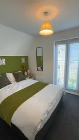 Town Centre spacious 4 bed town house - Image 2