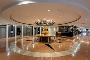 Panda Hotel - Image 2