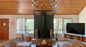 FirePit~Horseshoes~King Bed~Near Lake, Wine, Farms - Image 4