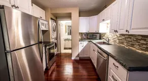 The River Blossom Suite - Downtown - Image 3
