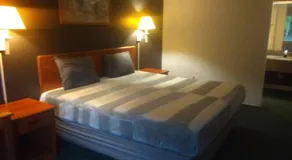 King Bed Hotel Studio 111 - Image 2