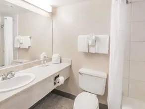 Days Inn by Wyndham Columbus North - Image 2
