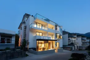 Floral Lux Hotel One valley and one villa Hotel South Gate store of Huangshan Scenic Area - Image 3