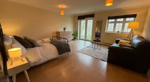 Cozy Retreat in Redhill - Image 3