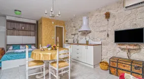 Small house - Image 3