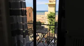 Beach House Holiday Apartments - Image 4