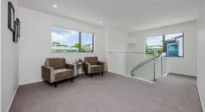 Central 4BR Brand New Home with free parking - Image 4