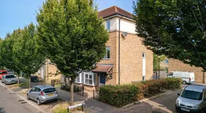Modern & comfortable 4 bed house - Image 5