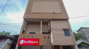RedDoorz at Hotel Rich Parepare near Pantai Mattirotasi - Image 3