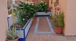 Merveilleux appartement avec terrasse et internet haut débit | Vue ville | Proche de la plage | Idéal pour le télétravail - Image 1