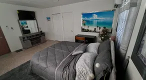 5 Min to Siesta Key Beach Spacious 2BR Getaway - Image 2