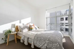 A Spacious 2BR Apt with an Amazing View Over Darling Harbour - Image 5