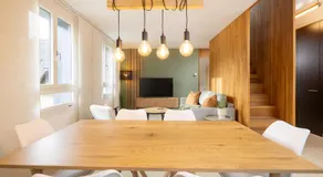 STAYY WarmWood Maisonette Premium Family and Business Suite - 24h Self Check-in - free Parking - 25' City Center - Image 3