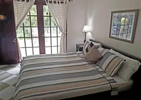 Hibiscus House Bed and Breakfast - Image 2