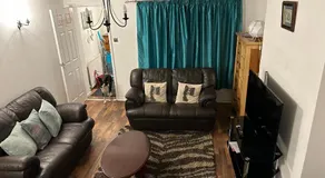 spacious 2 bedroom house - Image 2