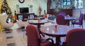 Houston Inn and Suites - Image 4