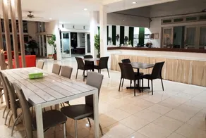The Garden Hotel - Image 5