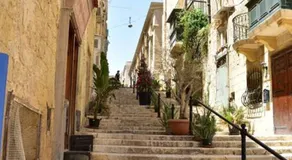 City centre Pied-à-Terre near food market and walking distance to bus terminus - Image 5
