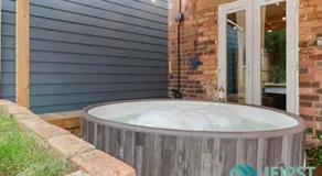 Delightful 3BR Home - Hot Tub - Near Castle, QMC - City Centre & Trent Bridge - Free WiFi & Parking - Sleeps 6 - Image 2