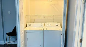 Modern 2BR Suite - 3 Beds- Sleeps 6 - Free Parking - Near Montreal - Image 4
