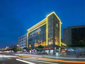 McQueen Hotel - Image 5