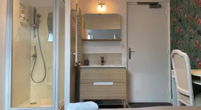 Hotel Saint Yves - Image 2