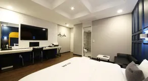 Premium Ava Hotel - Image 2