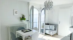 Room with 360° view overlooking Lake Geneva and Alps - Image 2