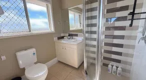 Family-Friendly 3BR Home Near Calamvale Central - Image 4