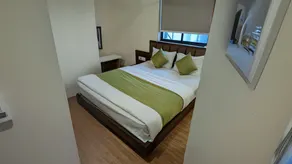 Hotel O VR INN Makar Pura Railway station - Image 2
