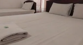 Senanayaka Holiday Inn - Image 2
