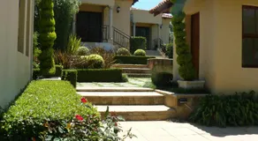 Moon and Sixpence Garden Guest House - Image 2