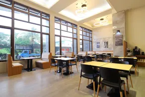 KET Hotel - Image 3