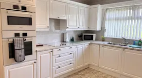Spacious Home for Workers & Families - Quiet area - Image 3