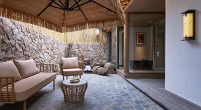 Floral Lux Hotel Luoyang Xiangshan Courtyard Private Hot Spring Retreat Inn - Image 3