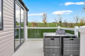 Spacious 2BR in Seton Sands | Free Parking | Pool - Image 4