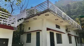 Lake View Homestay - Image 4