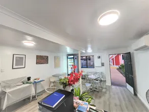 K - Town Hotel - Image 5