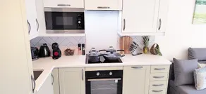 Modern 2 BR Apartment near Town - Image 4
