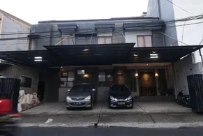 RedDoorz Plus near RS Harapan Kita - Image 1