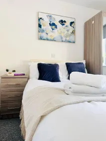 Stylish 2-Bed Flat – Central Southampton Spot - Image 2