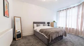Luxury 1-Bed Apartment Near city centre and North Manchester General Hospital - Image 2