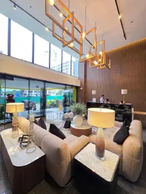 Studio, QueenBed, Balcony Near Malls, Airport & Downtown - Image 3