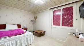 Seven Motel - Image 2