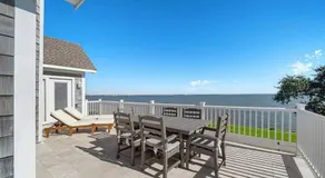 Stunning bayfront home with spacious deck and incredible Galveston Bay views - Image 5