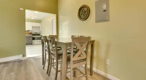 Easy NYC Access: Updated Apt Near Parks & Bay! - Image 5