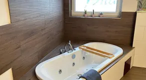 Premium Firmenunterkunft Stuttgart-Schönaich - 6 Schlafzimmer - 9 Einzelbetten - 137qm Penthouse - Parken frei - Ideal für Teams & Monteure - Image 4