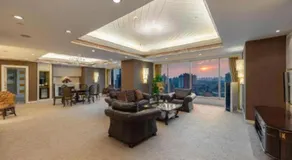 Golden Eagle Summit Hotel Downtown - Image 2