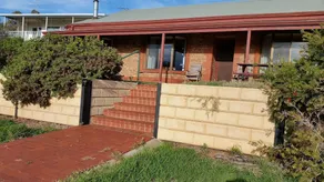 Bott's Beach Retreat - Image 2