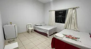 Quarto bem localizado - Image 4
